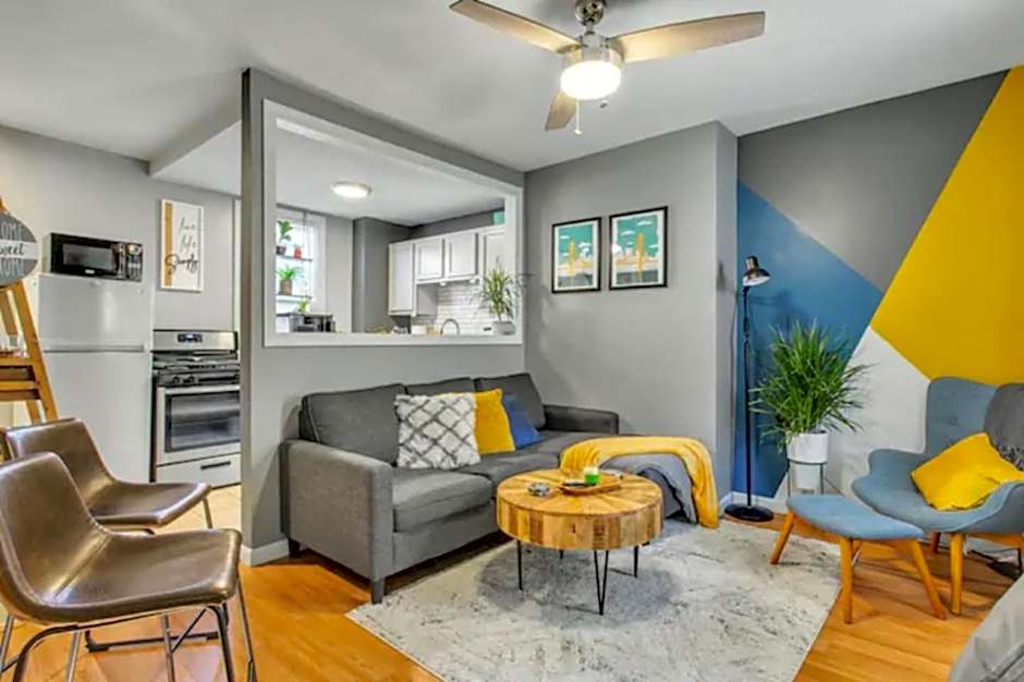 Studio near Arsenal Park l Street Parking