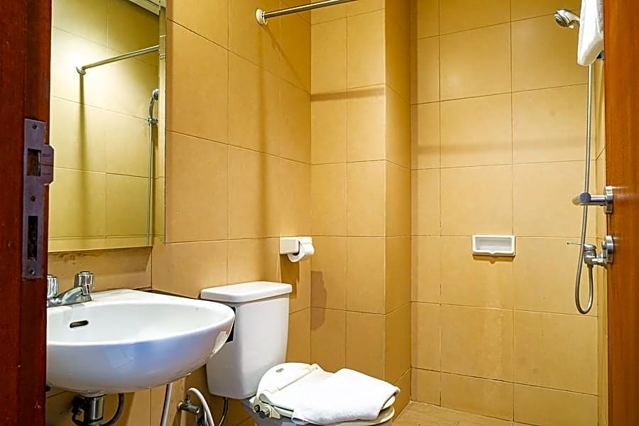 RedDoorz Plus near Blok M Square