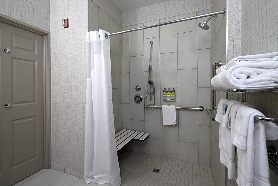 Holiday Inn Express Grand Rapids Southwest, an IHG Hotel