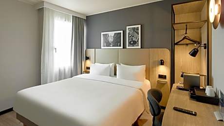 Superior Room - 1 King Bed