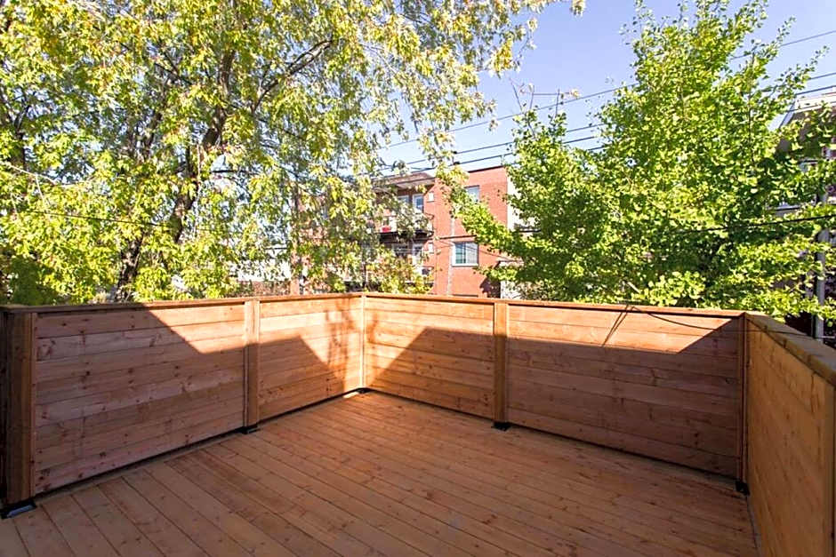 Design 3 bedroom flat with private terrace in Little Italy by Denstays