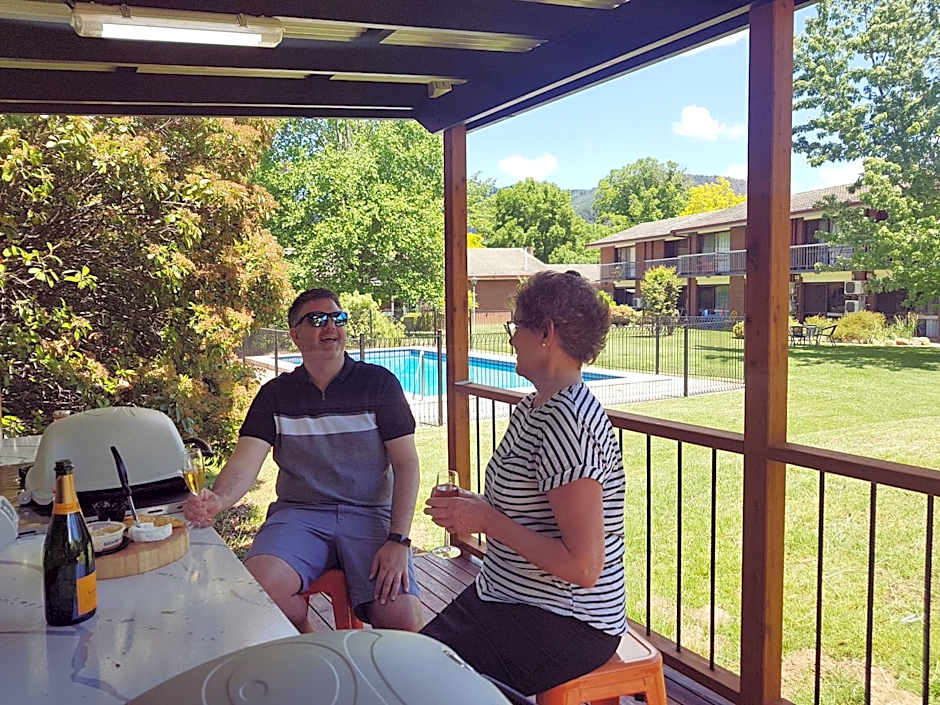 Motel Sierra - Bright