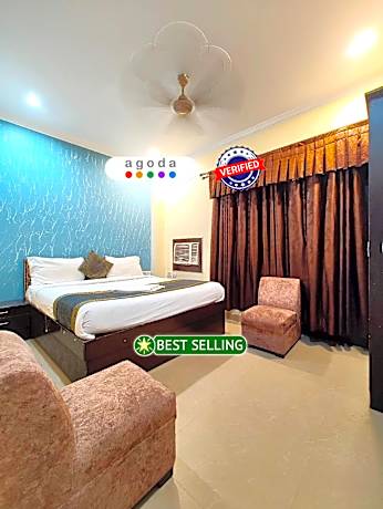 Goroomgo Ashoka Grand Varanasi Indian Only near Railway Station
