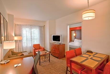 1 Bedroom 2 room Suite, 1 King, Sofa bed