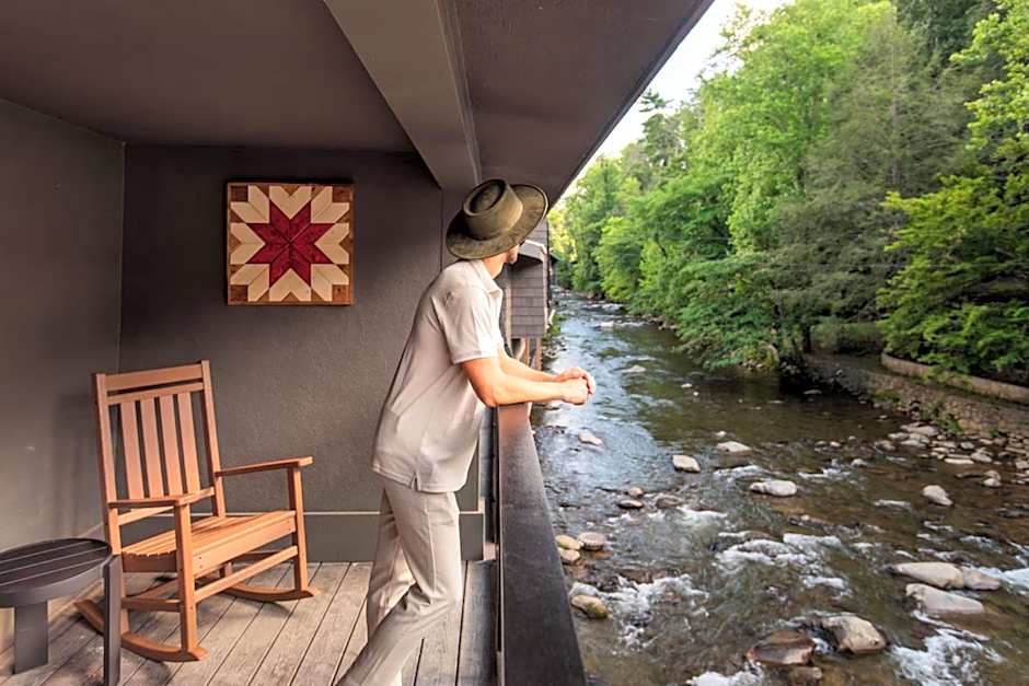 Historic Rocky Waters Inn, A Small Luxury Hotel