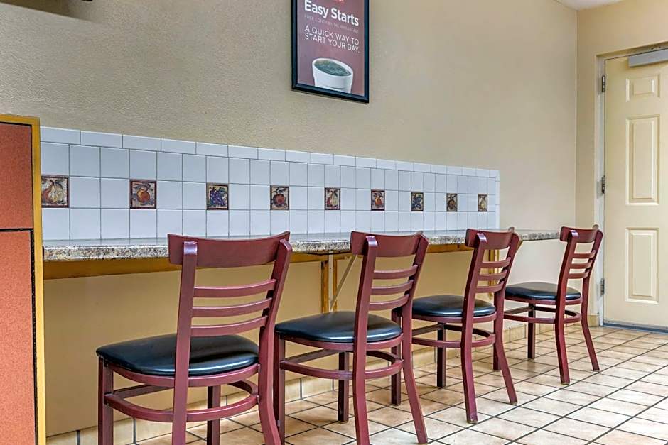 Econo Lodge Fayetteville I-95