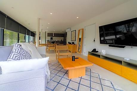 Luxury Penthouse, 1 Bedroom, Terrace, Park View
