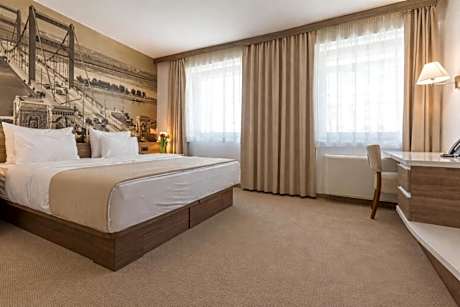 Deluxe Queen Room