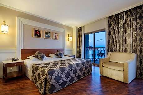 Standard Double or Twin Room with Sea View