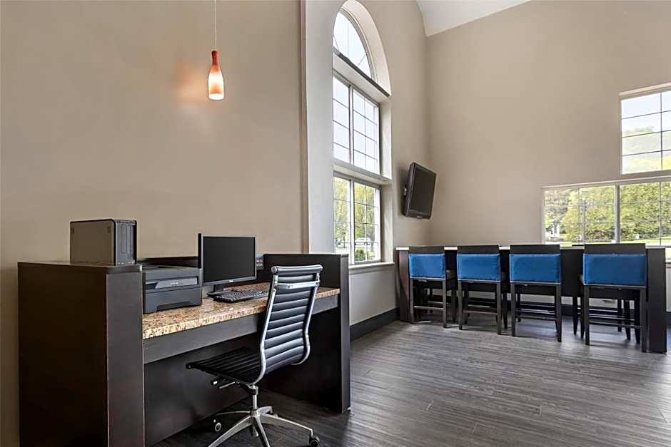 Best Western Cooperstown Inn & Suites