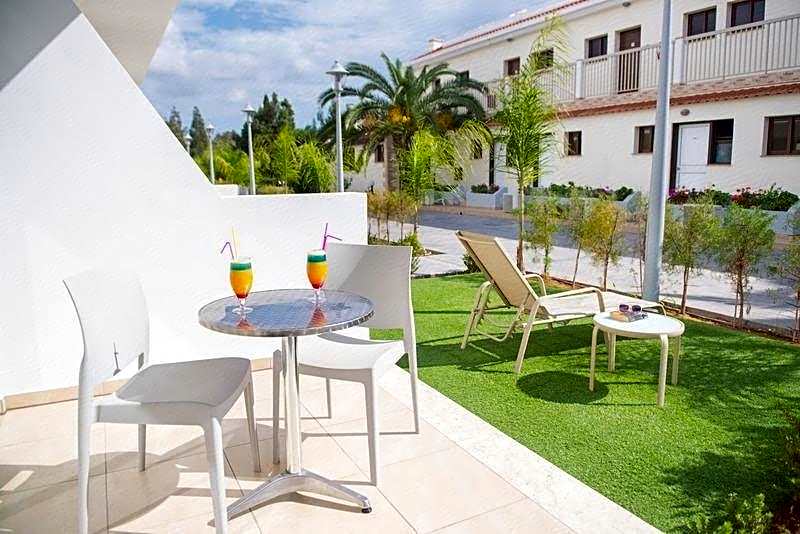 Loutsiana I & II Deluxe Apartments