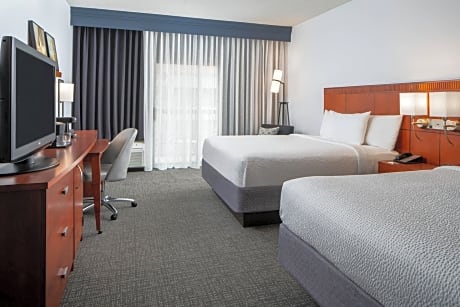 Queen Room with Two Queen Beds and Roll-in Shower - Mobility Accessible