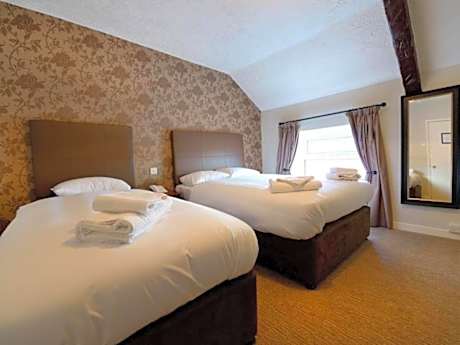 Savoy Country Inn