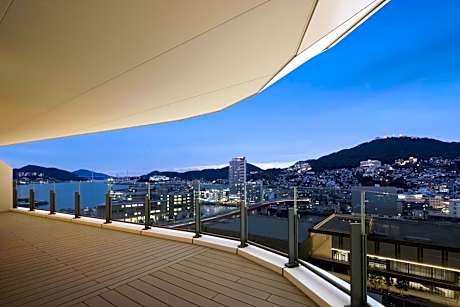 One-Bedroom Panorama Suite - Club Lounge Access