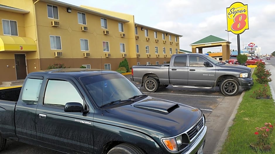 Super 8 by Wyndham Dodge City