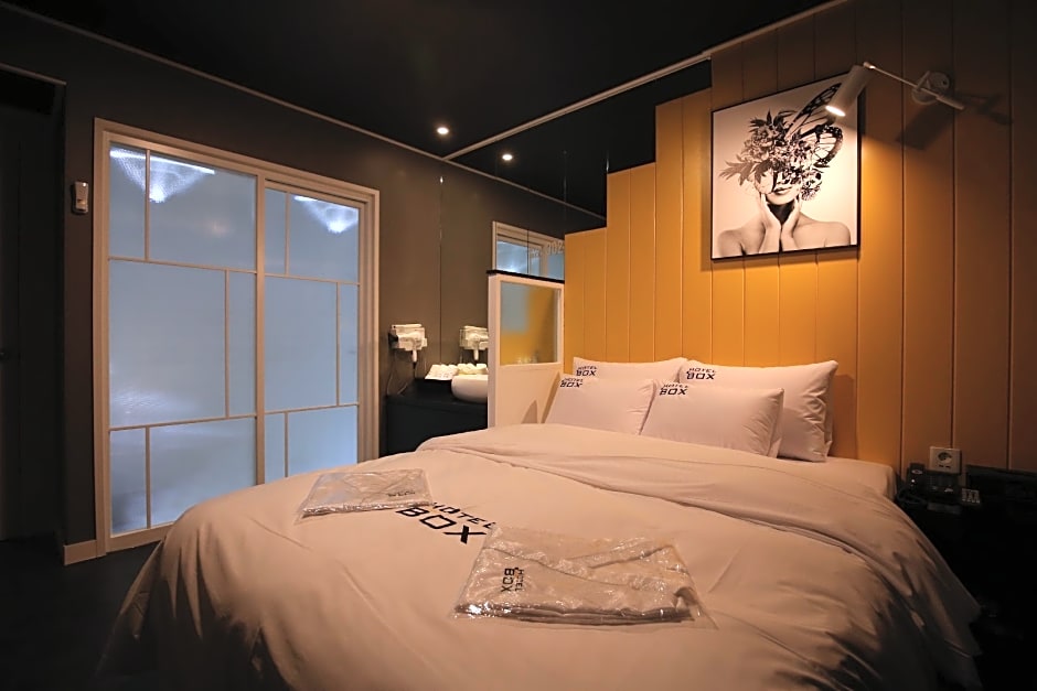 Box Hotel