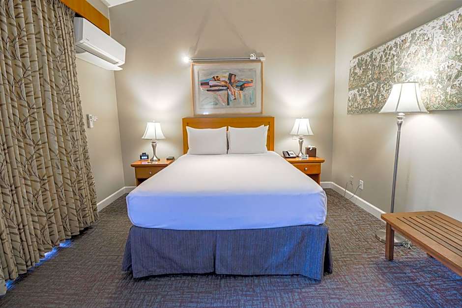 Dinah's Garden Hotel