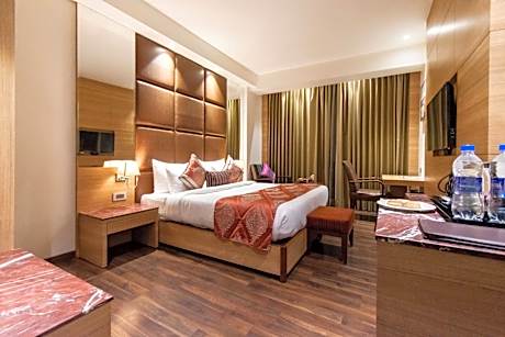 Deluxe King Room - Non-Smoking