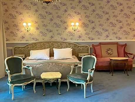 Queen Room with Spa Bath