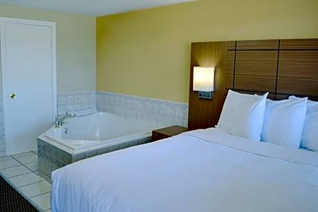 Queen Room - Non-Smoking