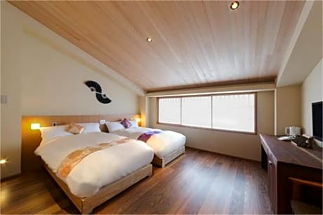 Standard Twin Room with City View