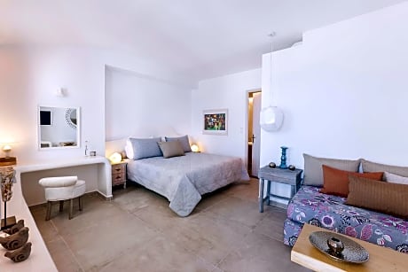 Prestige Suite with Outdoor Hot Tub & Caldera View