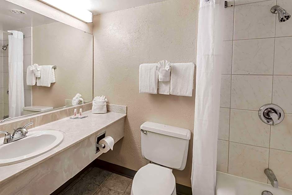 Columbus Grand Hotel & Banquet Center