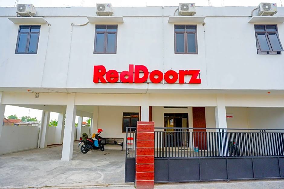 RedDoorz Syariah near Universitas Jenderal Soedirman 2