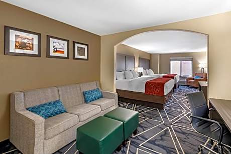 King Suite with Two King Beds - Non-Smoking