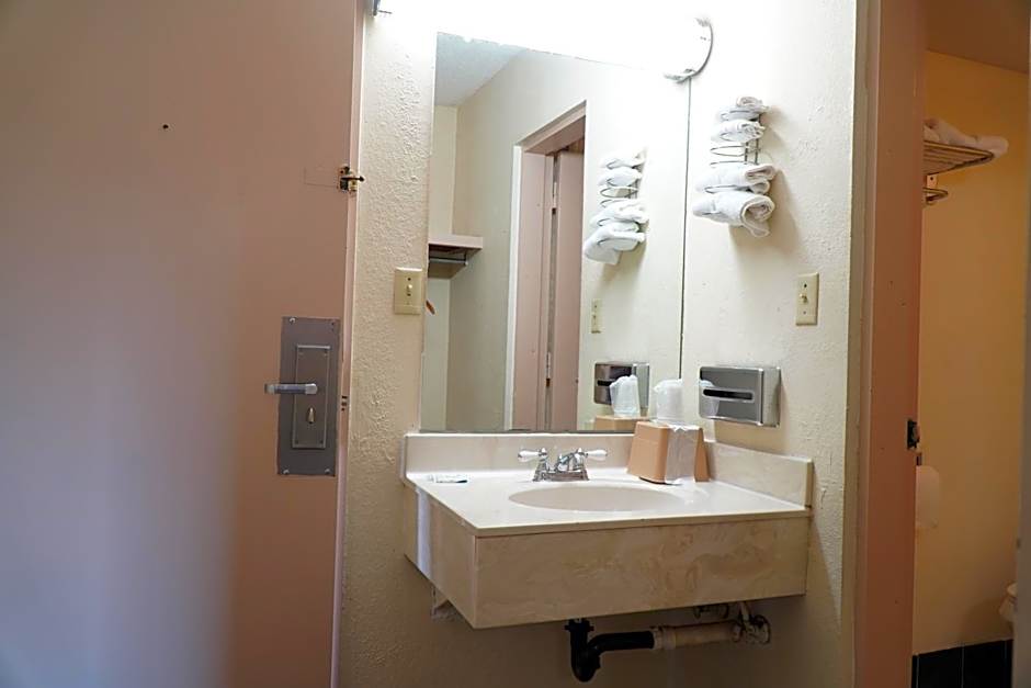 Quality Quarters Inn By OYO Richmond KY I-75