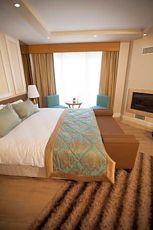 Luxury Room with Forest View