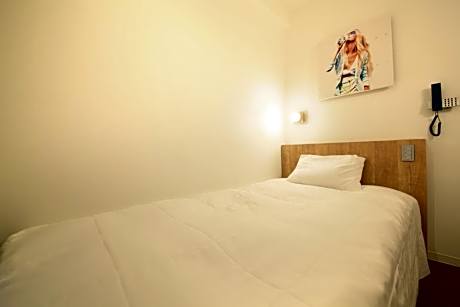 Moderate Double Room with Small Double Bed - Non-Smoking