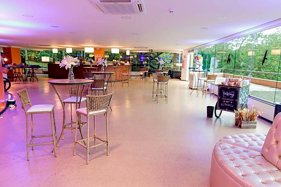 Almenat Embu das Artes Sao Paulo, Tapestry Collect