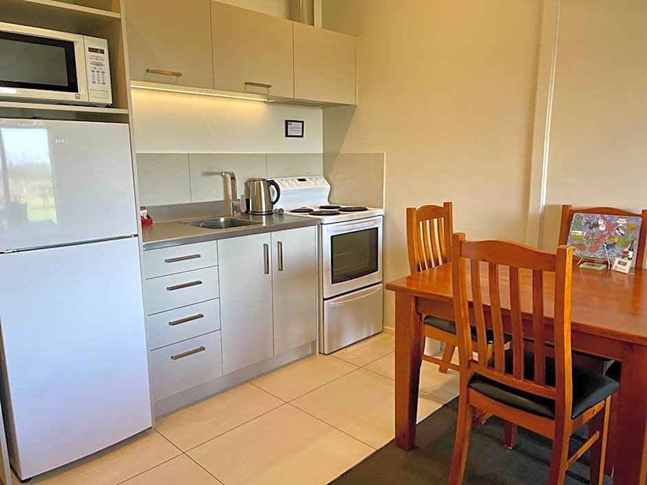 Baileys At The Beach Motel