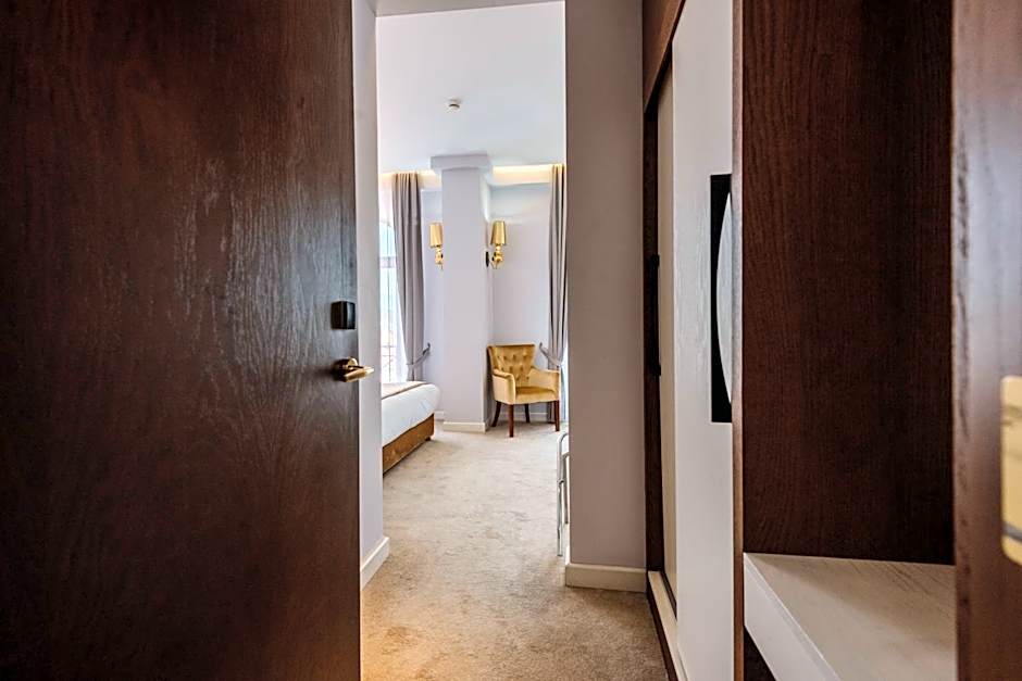 Golden Palace Batumi Hotel & Casino