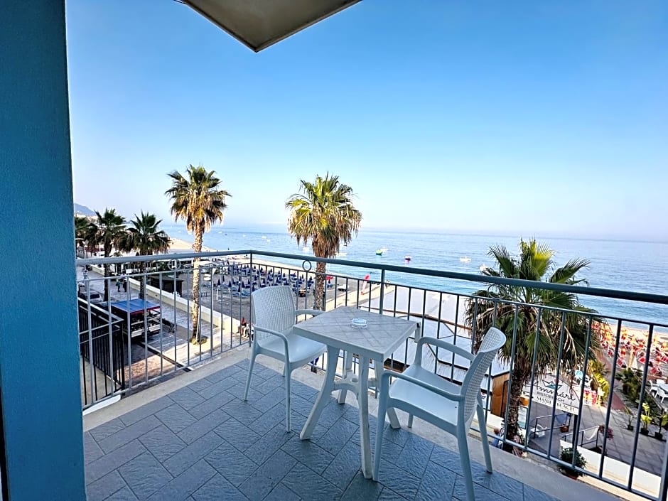 Maniel Beach Hotel