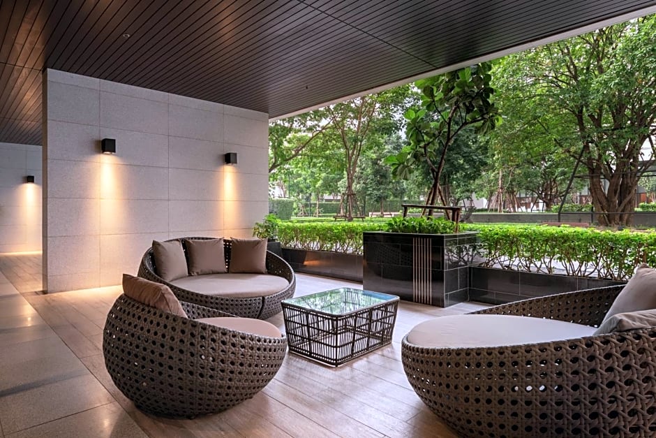 Hampton Residence Next To Emporium