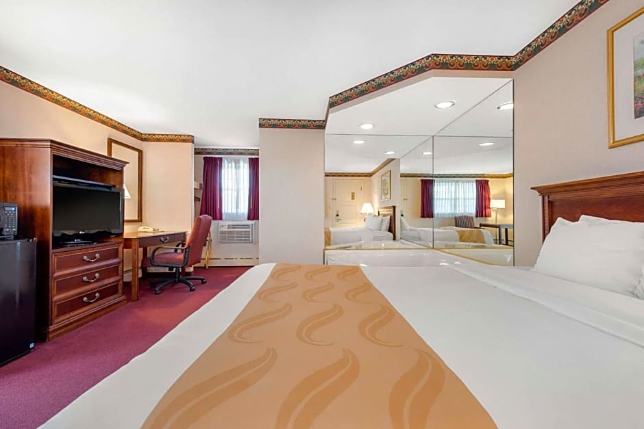 Photo 1 of 6 of Queen Room with Hot Tub - Non-Smoking
