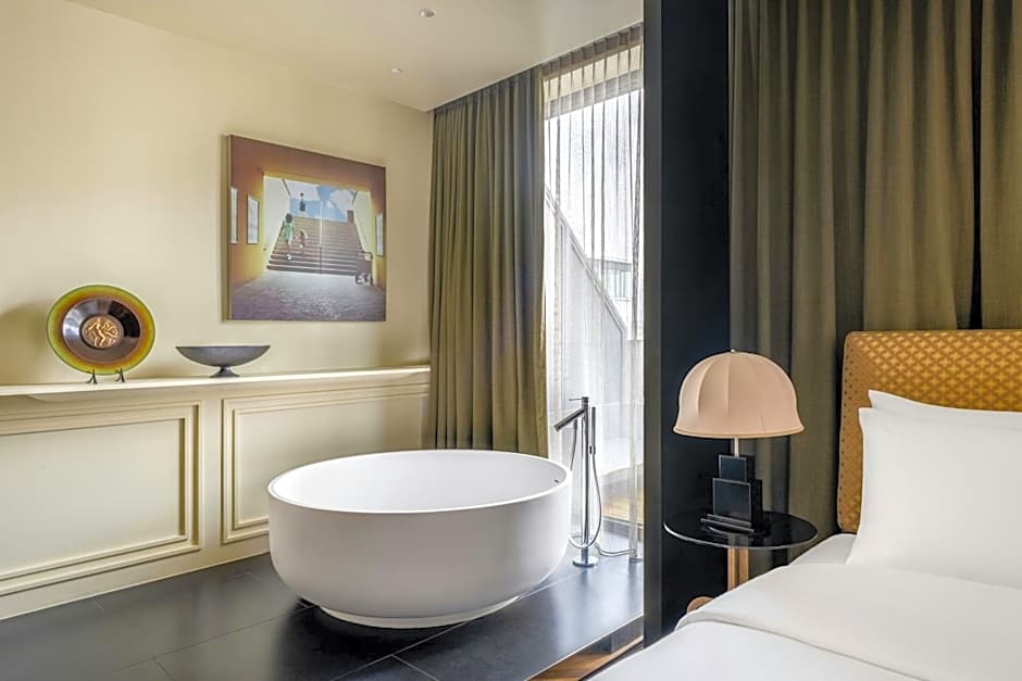 Roomers Munich, Autograph Collection by Marriott