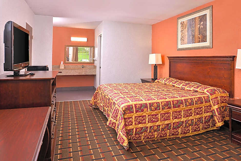 Photo 1 of 4 of Standard 1 King Bed, Accessible