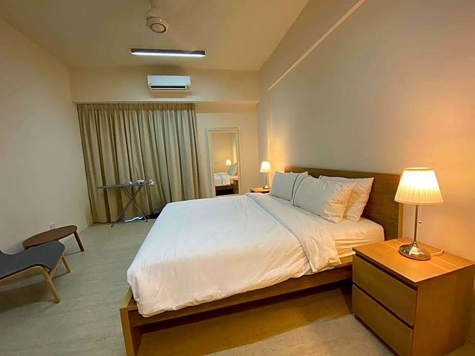 By The Sea Cozy Beachfront Home Side Seaview333A