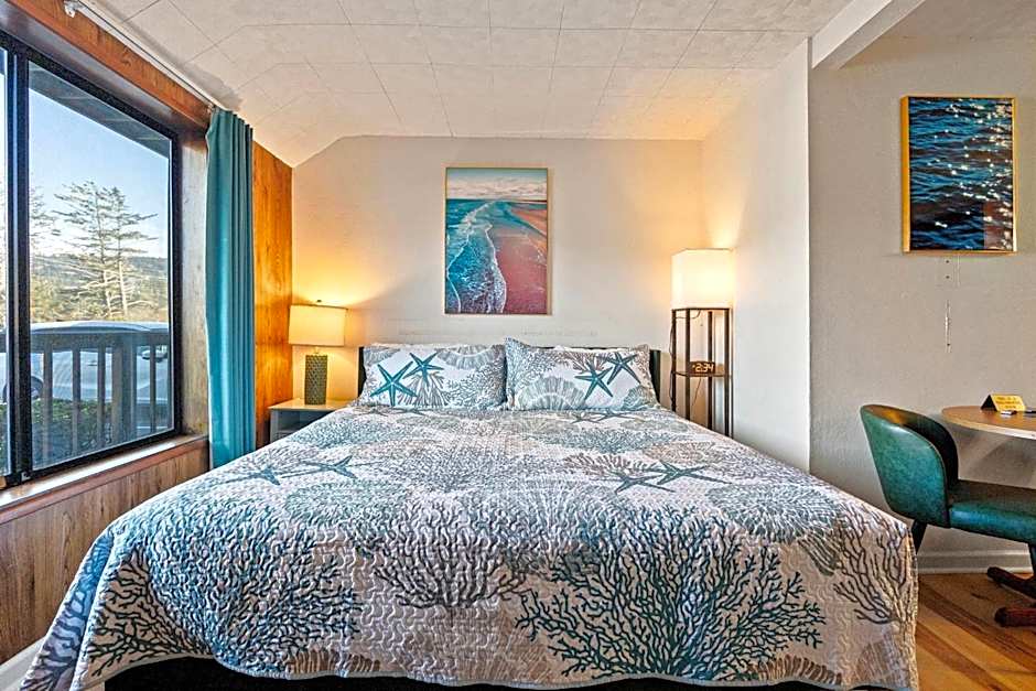 Crescent Beach Motel