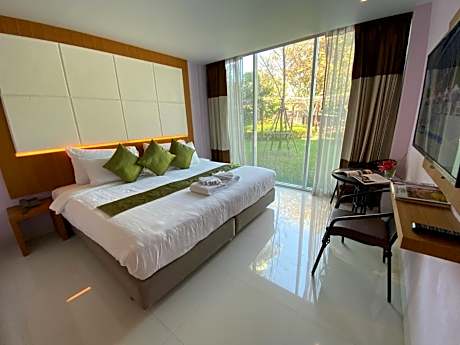 Superior Twin Room with City View