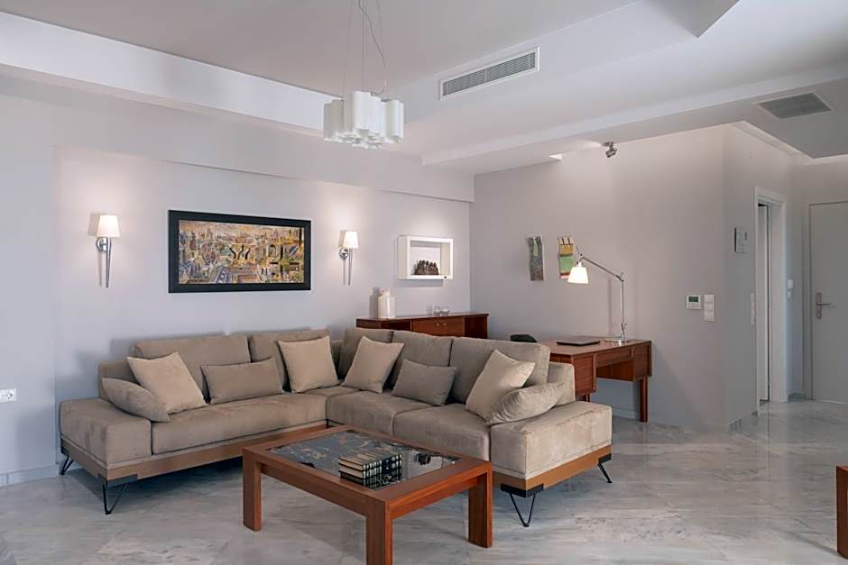 Macaris Suites & Spa