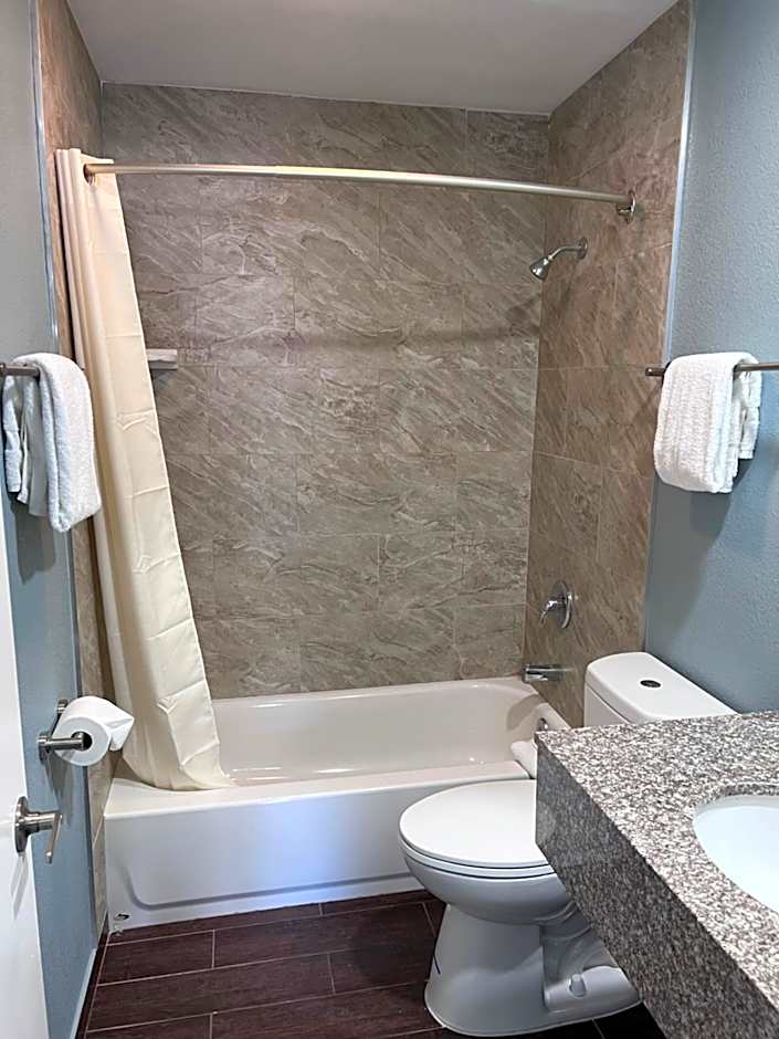 Surf City Inn & Suites
