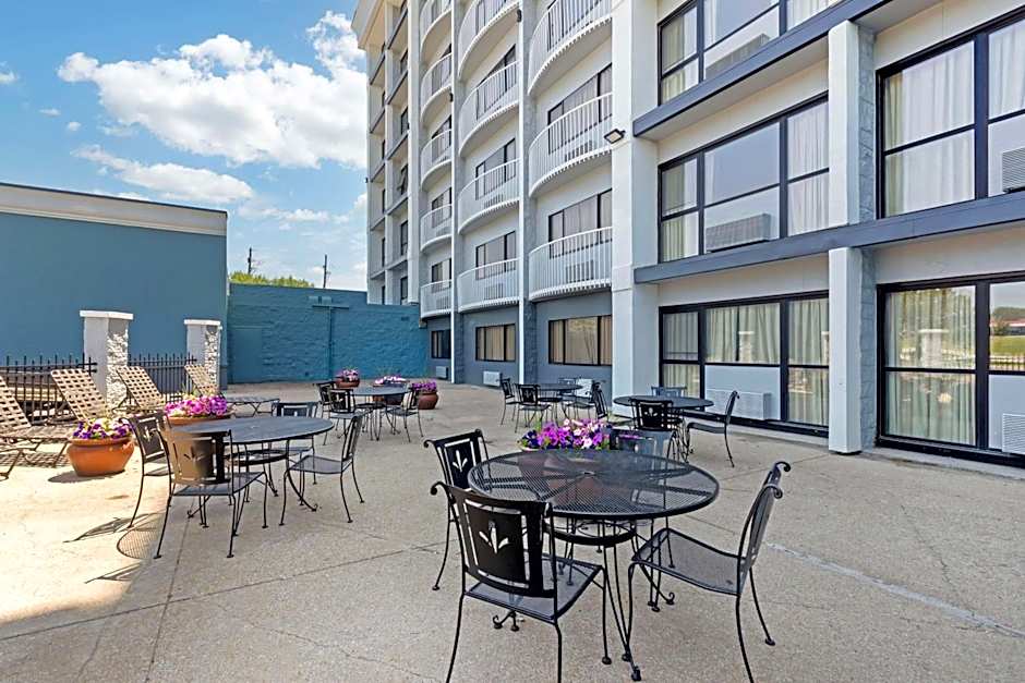 Best Western Plus Midwest Inn