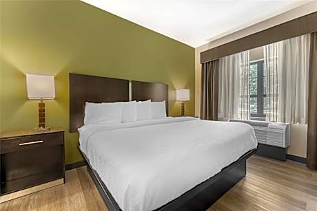 1 King Mobility Accessible Comm Assist Bathtub Microwave Fridge Wi-Fi Non-Smoking Full Breakfast