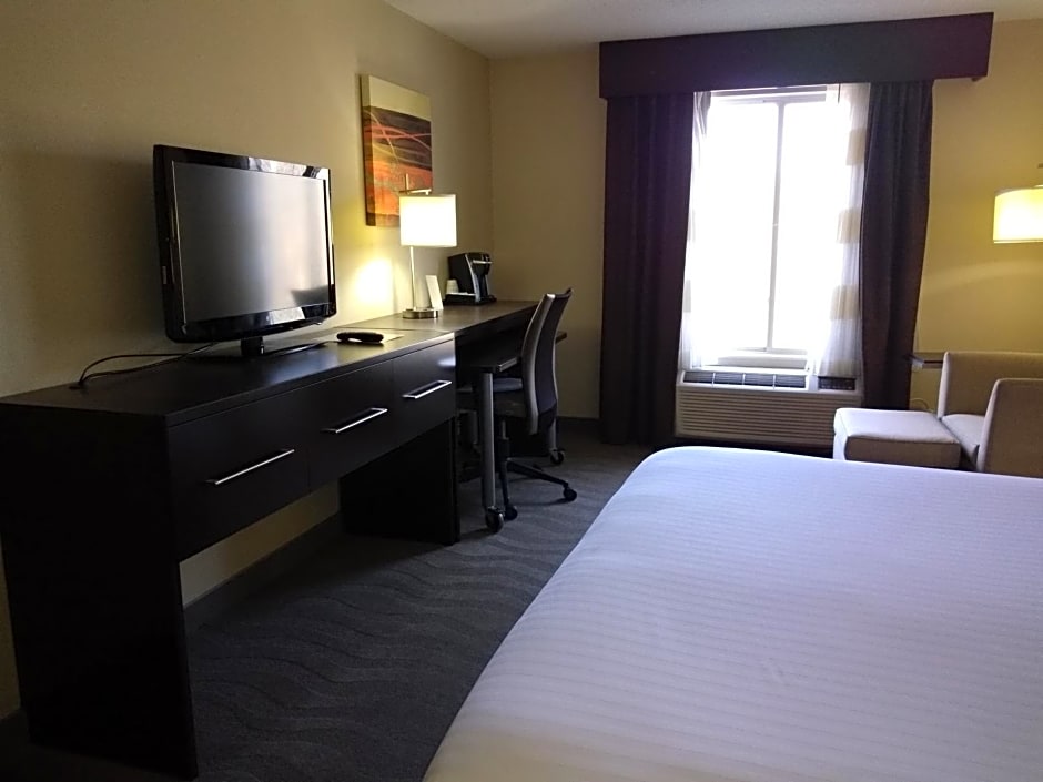 Holiday Inn Express Hotel & Suites Waterford, an IHG Hotel