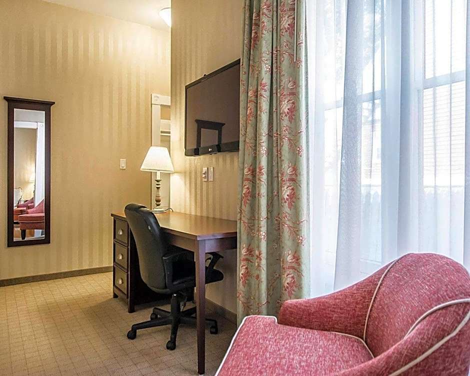 Quality Inn & Suites Charlottetown Downtown