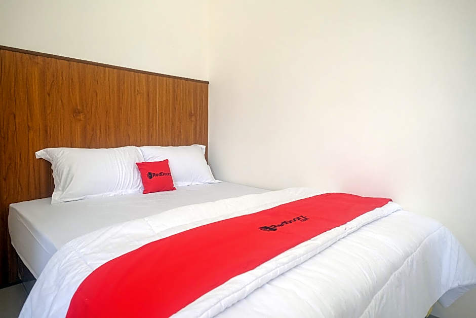 RedDoorz near Laweyan Gentan